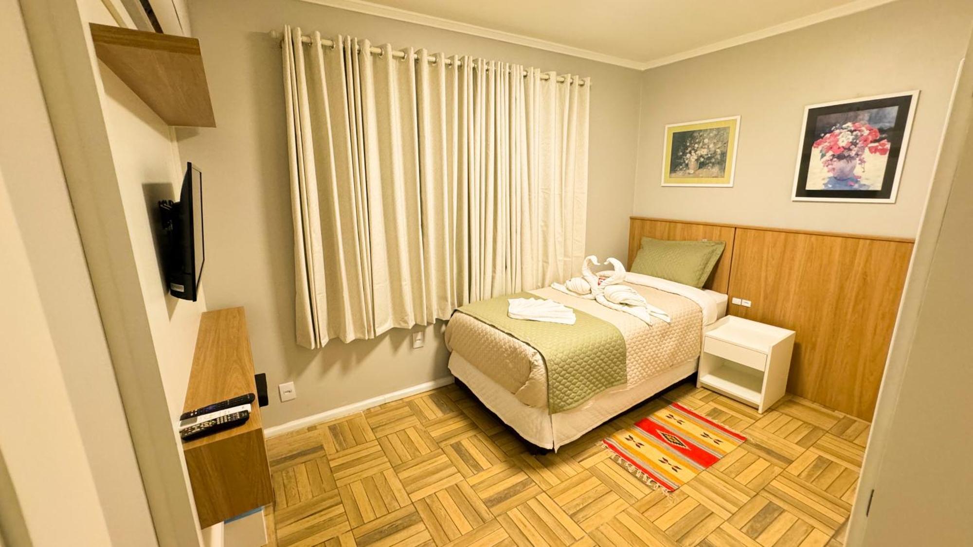 Fares Turis Hotel Uruguaiana Exterior photo
